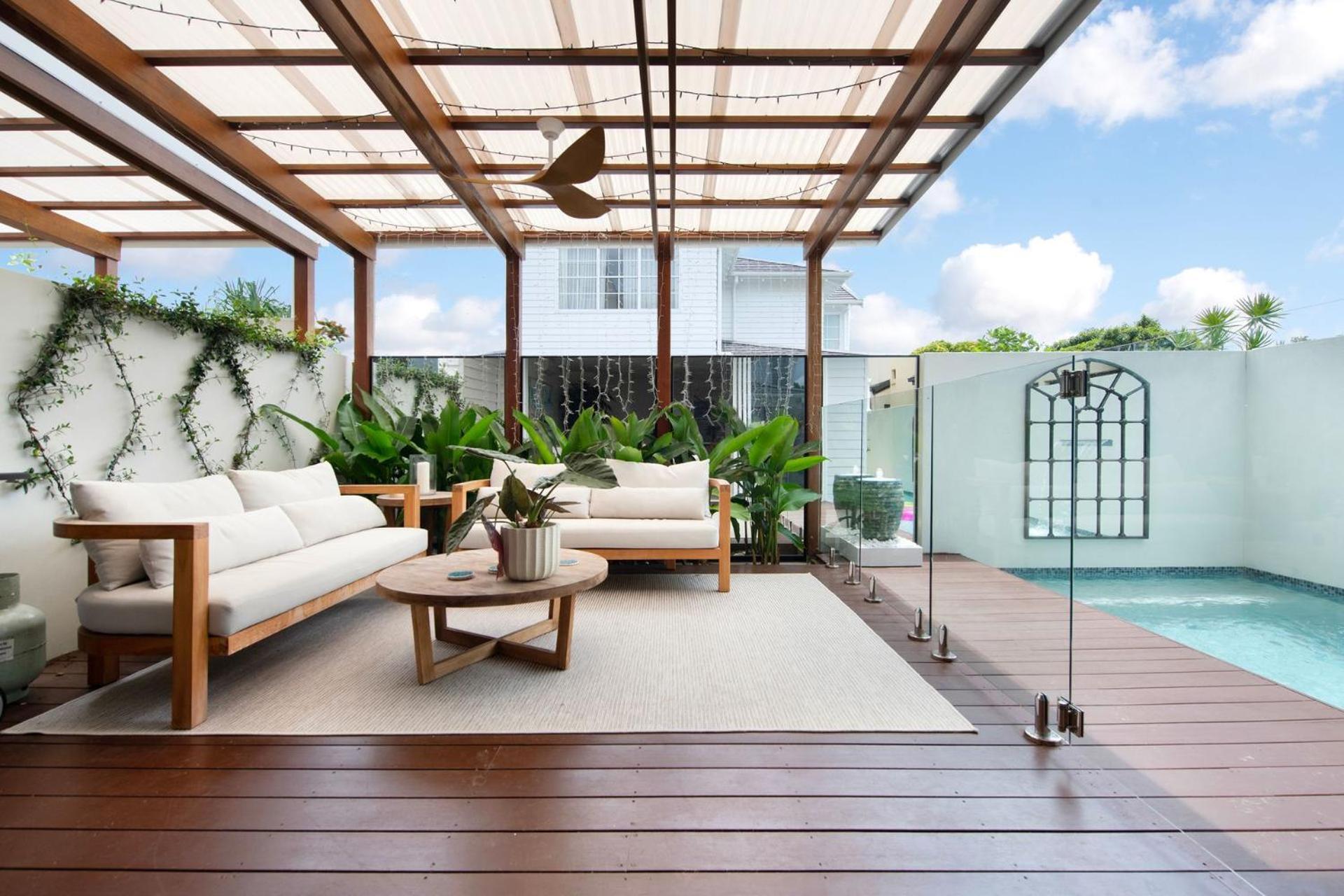 Luxury Tri-level Duplex In Mermaid - Coasthm