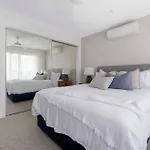 Luxury Tri-Level Duplex In Mermaid Beach - Coasthm