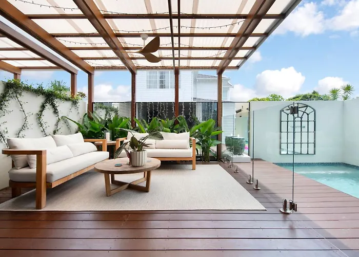 Luxury Tri-Level Duplex In Mermaid Beach - Coasthm