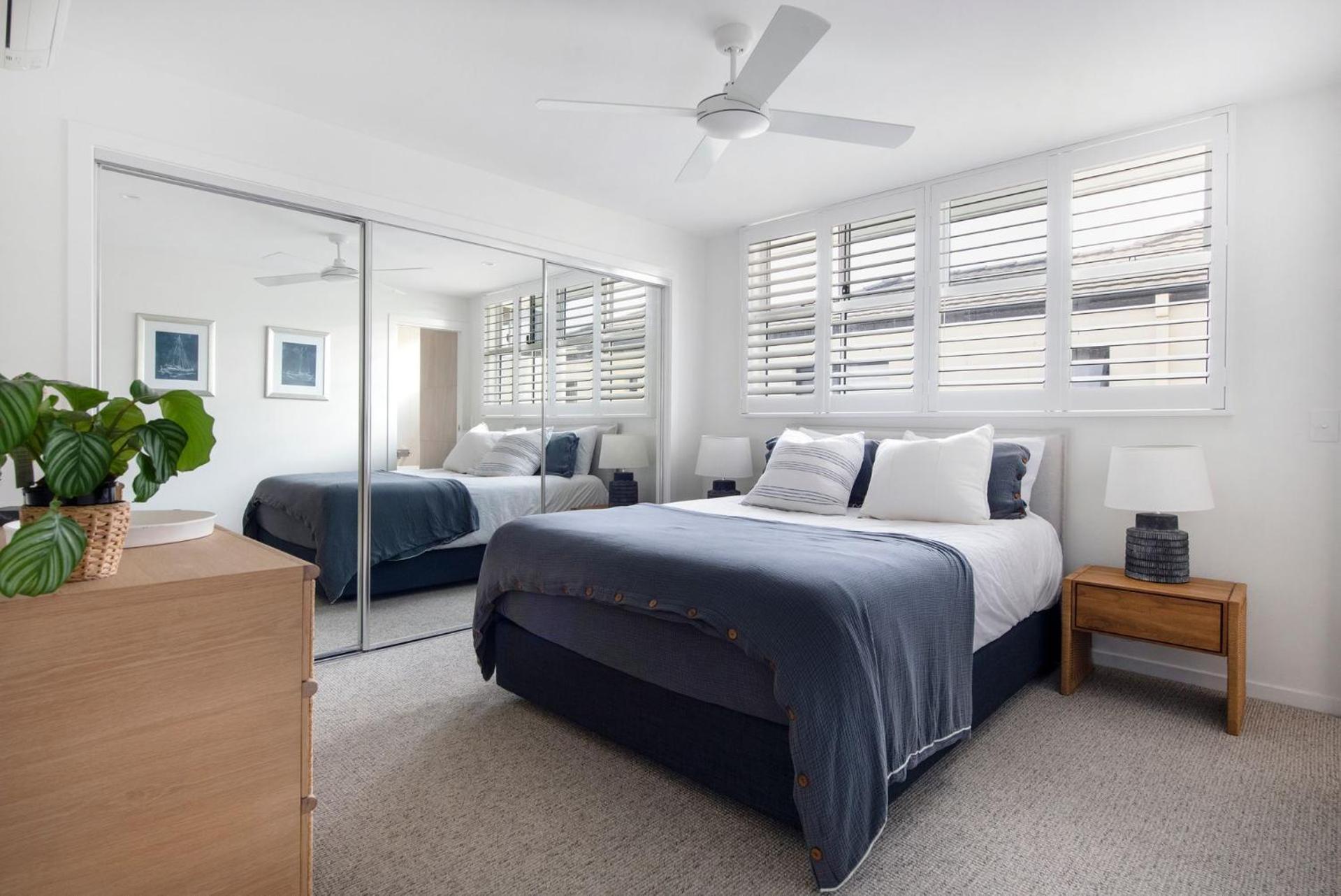 Holiday home Luxury Tri-level Duplex In Mermaid - Coasthm *
