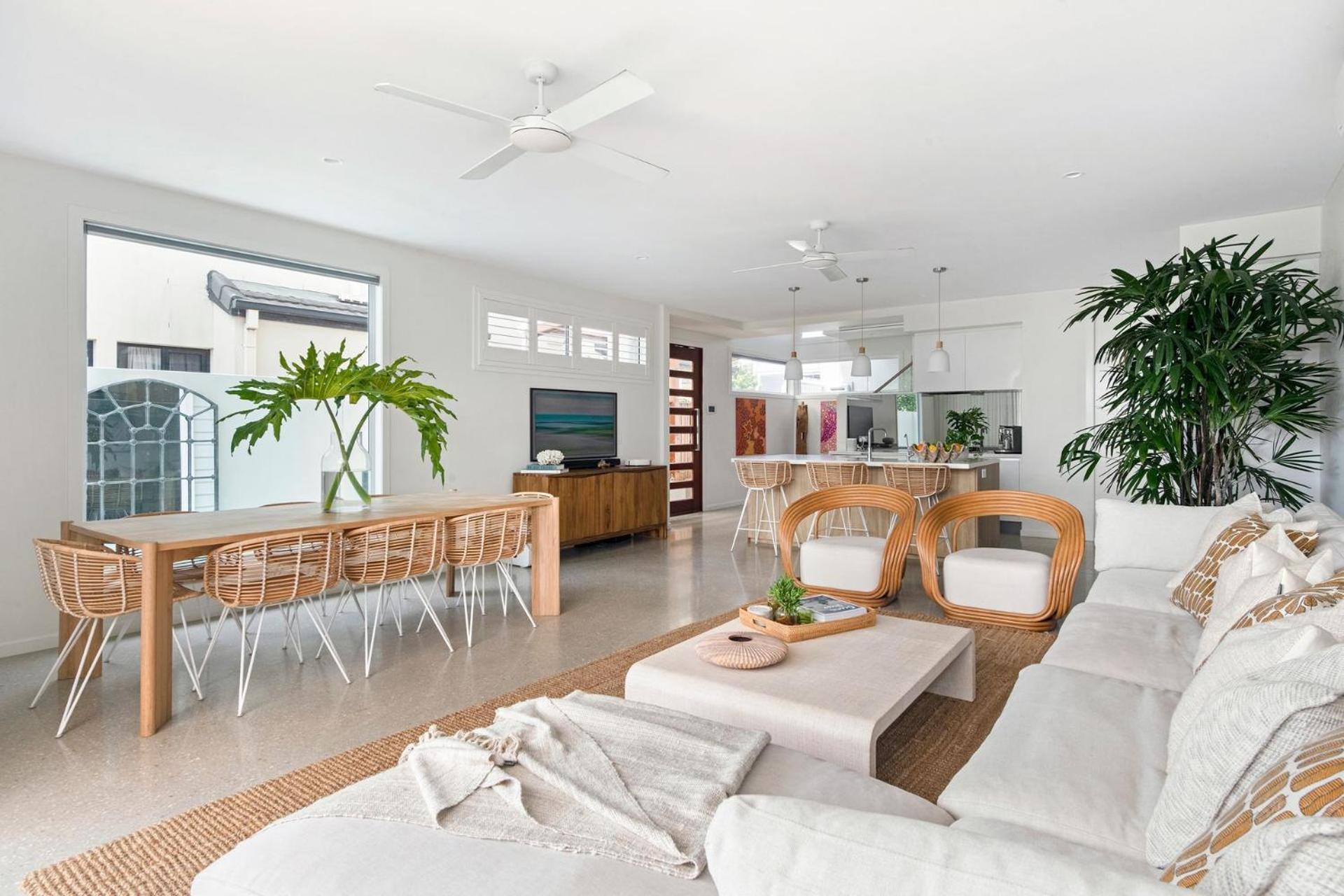Luxury Tri-level Duplex In Mermaid - Coasthm Holiday home